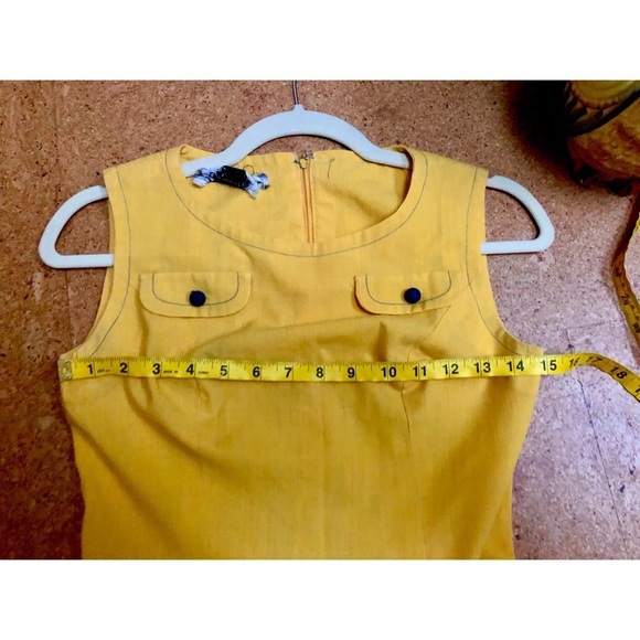 Adorable 🥰 Vtg Yellow dress w pleats - Picture 5 of 10